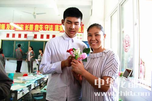 母親節(jié)，周口高中生這樣過！